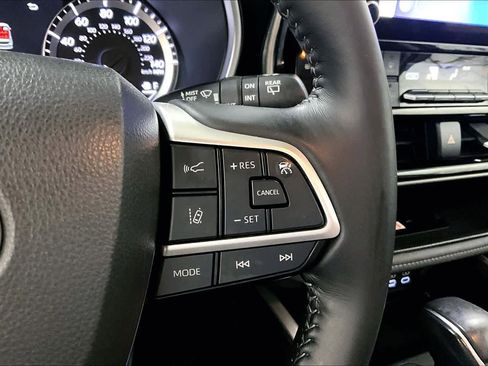 Used 2023 Toyota Highlander XLE image 24