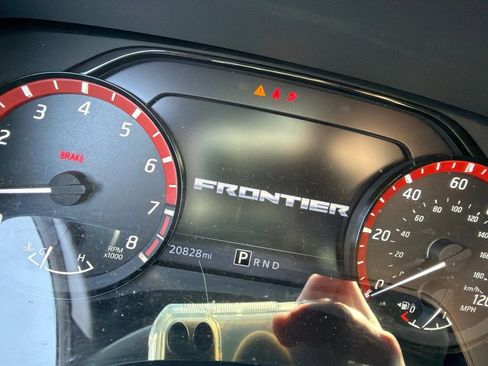 Used 2022 Nissan Frontier Pro-X RWD image 10