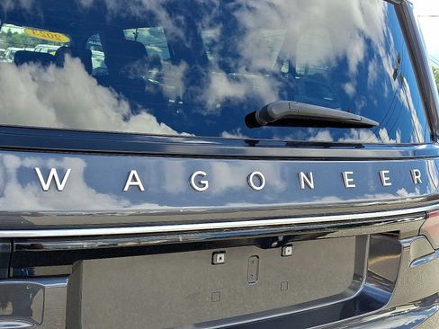 Used 2023 Jeep Wagoneer L Series II image 36