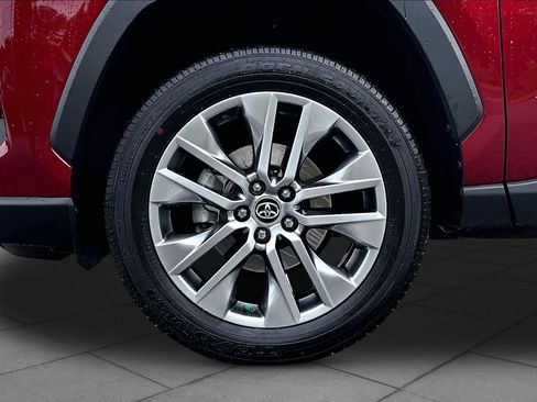 Used 2022 Toyota RAV4 XLE Premium FWD image 10