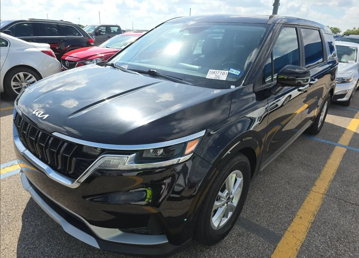 Used 2022 Kia Carnival LX FWD image 35