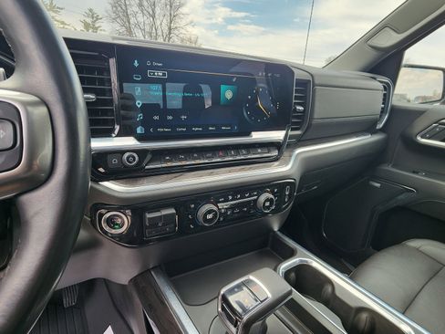 Used 2022 Chevrolet Silverado 1500 LTZ w/ LTZ Premium Package image 16