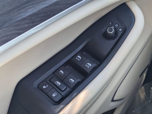 Used 2022 Jeep Grand Cherokee L Limited RWD image 23