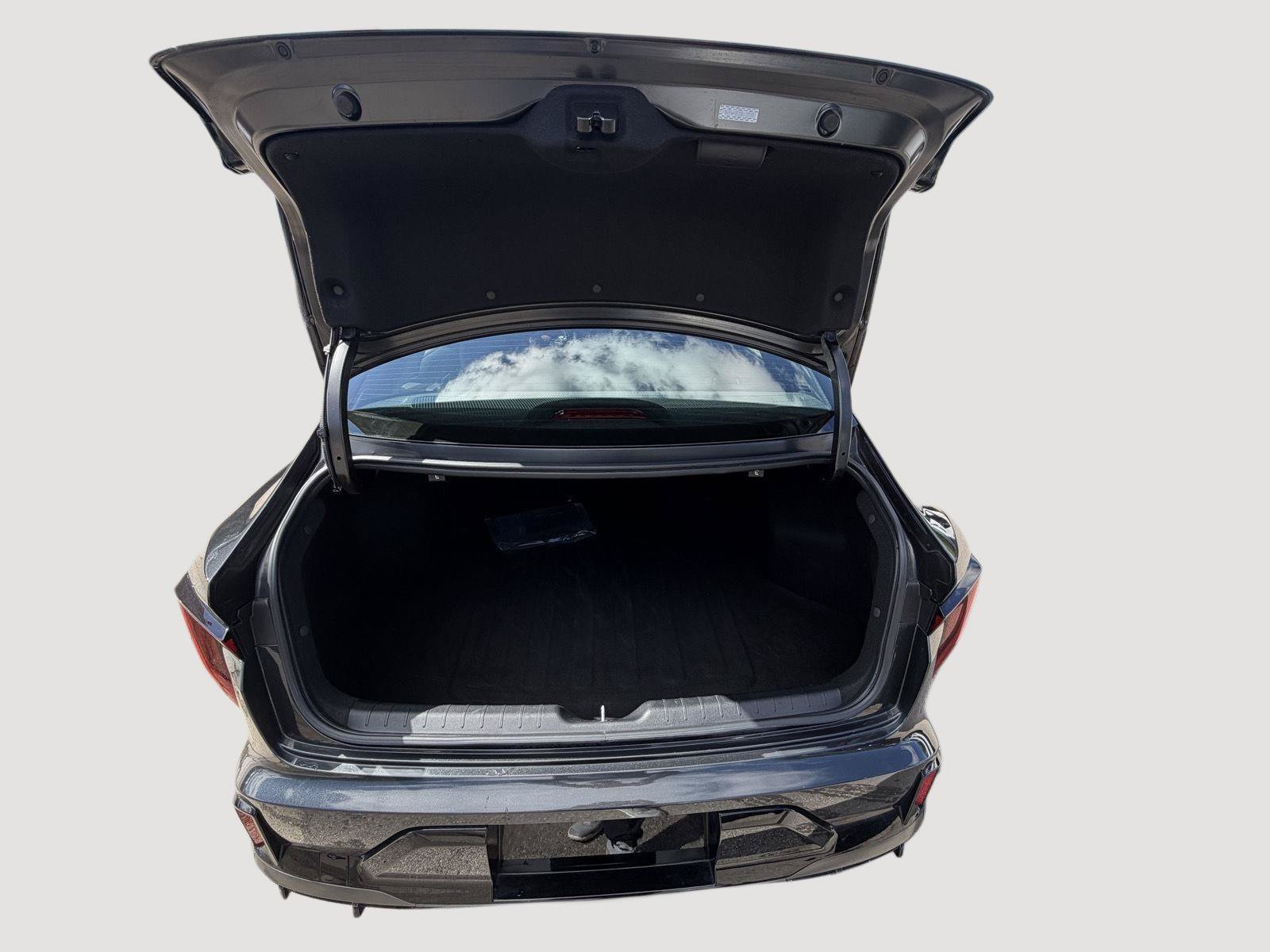 Used 2025 Kia K4 GT-Line w/ GT-Line Premium Package FWD image 9