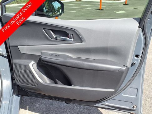 Used 2023 Toyota Prius XLE FWD image 11