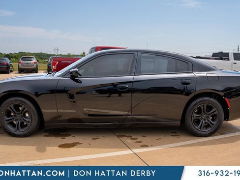 Used 2015 Dodge Charger SE w/ Popular Equipment Group RWD image 2