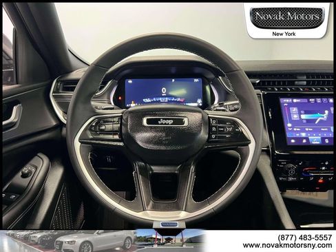 Used 2023 Jeep Grand Cherokee Altitude AWD/4WD image 16