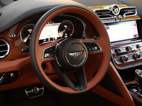 Used 2023 Bentley Bentayga Extended Wheelbase AWD/4WD image 13