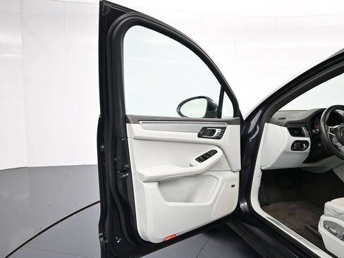 Certified 2018 Porsche Macan S AWD/4WD image 16