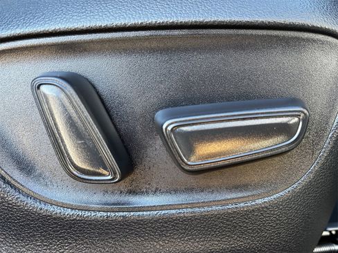 Used 2023 Toyota Venza Limited image 25