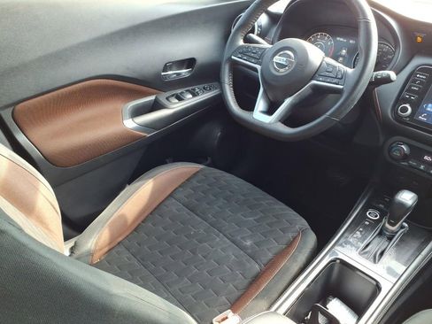 Used 2021 Nissan Kicks SR FWD image 9