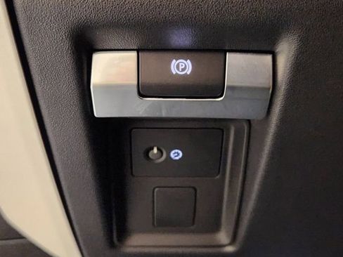 Used 2025 Land Rover Defender 110 S image 21