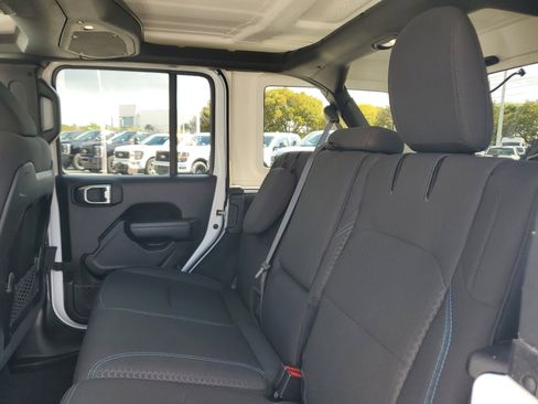 Used 2024 Jeep Wrangler Rubicon w/ Safety Group image 21