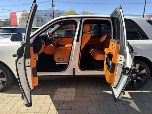 Certified 2024 Rolls-Royce Cullinan w/ Dark Exterior Package AWD/4WD image 40