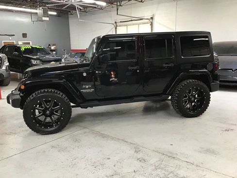 Used 2017 Jeep Wrangler Unlimited Sahara w/ Connectivity Group image 8