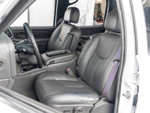 Used 2005 Chevrolet Silverado 3500 LT w/ Heavy-Duty Power Package image 39