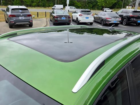 Certified 2025 Volkswagen Taos SE w/ Panoramic Sunroof Package FWD image 10
