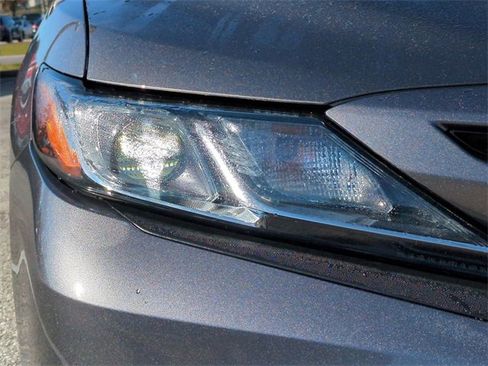 Used 2020 Toyota Camry SE image 10