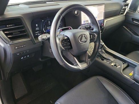 Used 2024 Lexus GX 550 w/ Accessory Package (31) AWD/4WD image 8
