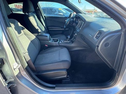 Used 2018 Dodge Charger SXT RWD image 10