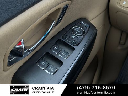 Used 2016 Kia Sedona EX FWD image 11