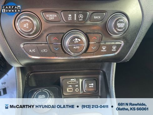 Used 2016 Jeep Cherokee Limited image 31
