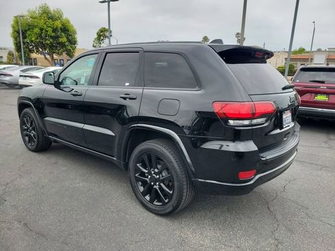 Used 2019 Jeep Grand Cherokee Altitude RWD image 3