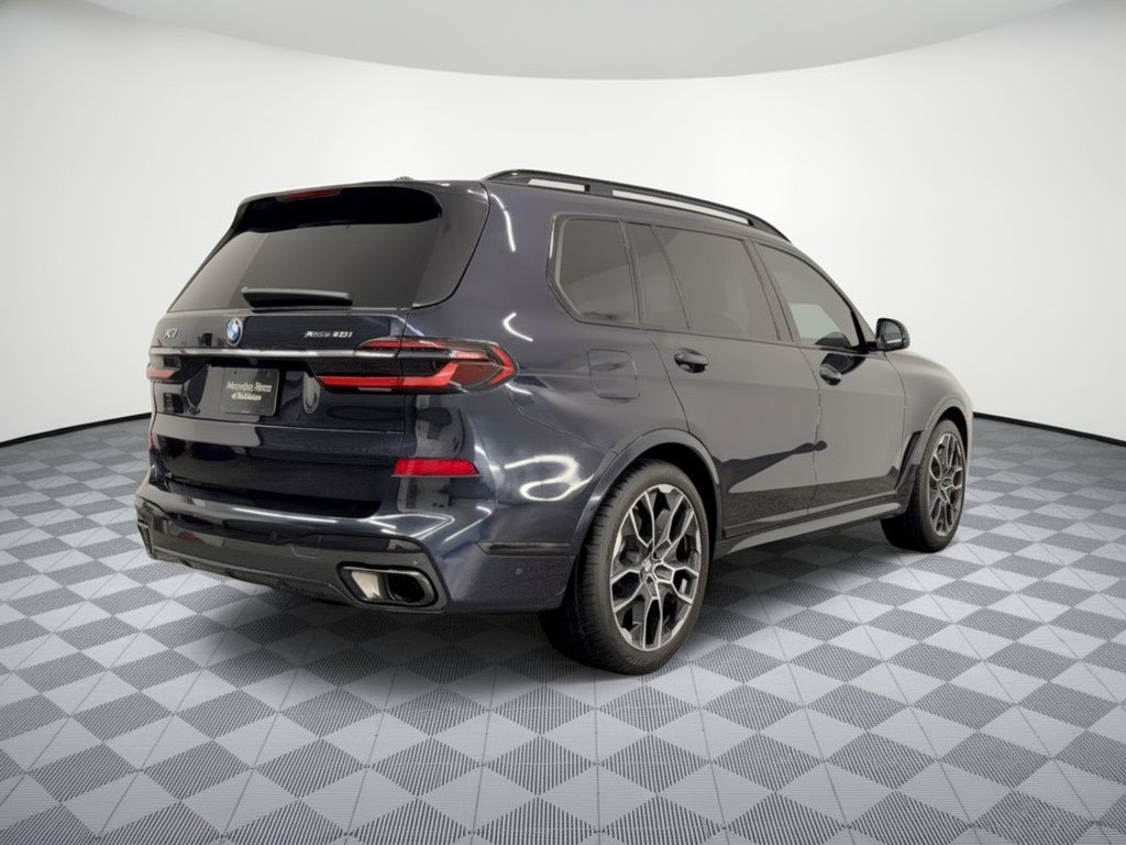 Used 2024 BMW X7 xDrive40i w/ M Sport Package AWD/4WD image 9