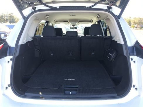 Used 2024 Nissan Rogue SV image 12