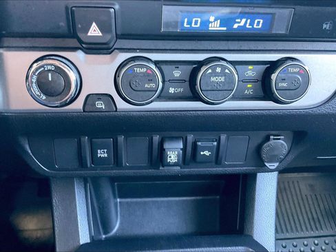 Used 2022 Toyota Tacoma SR5 AWD/4WD image 29