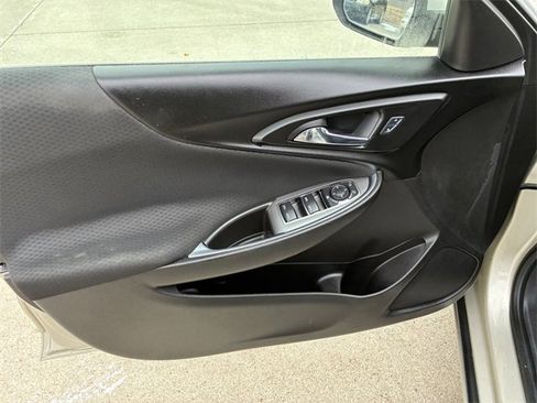 Used 2016 Chevrolet Malibu LT image 19