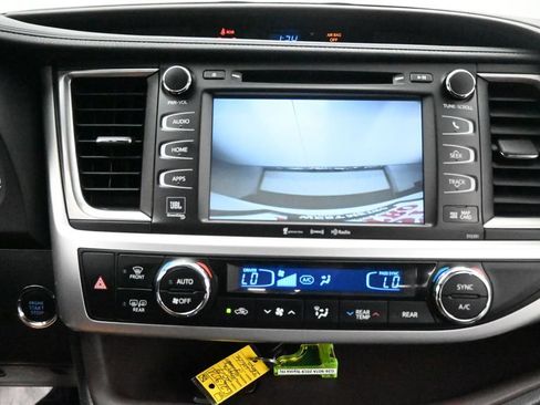 Used 2019 Toyota Highlander Limited AWD/4WD image 18