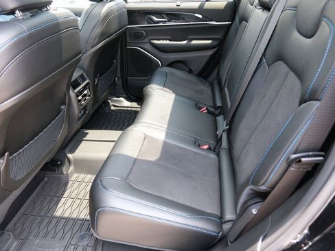 Used 2024 Jeep Grand Cherokee Trailhawk w/ Luxury Tech Group III image 36