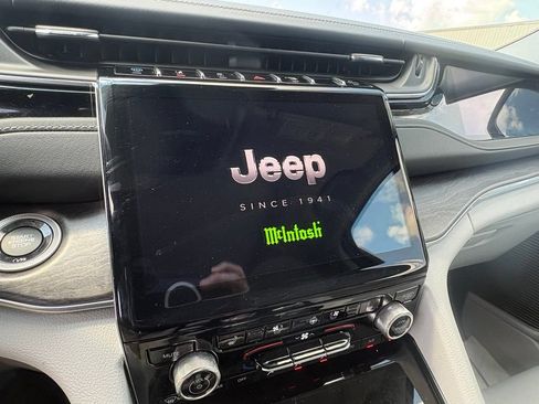 Used 2022 Jeep Grand Cherokee Overland w/ Advanced Protech Group III AWD/4WD image 28