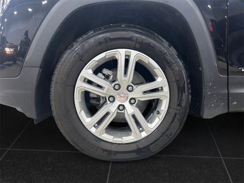 Used 2024 GMC Terrain SLE image 9