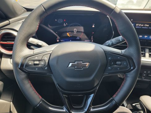 Certified 2024 Chevrolet Trax RS w/ Sunroof Package FWD image 13