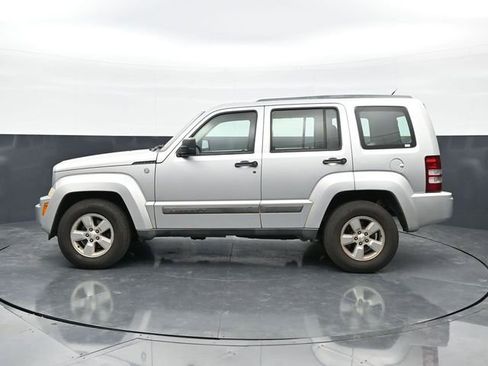 Used 2011 Jeep Liberty Sport AWD/4WD image 4