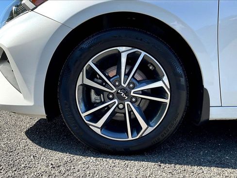 Used 2023 Kia Forte LXS w/ LXS Technology Package FWD image 8