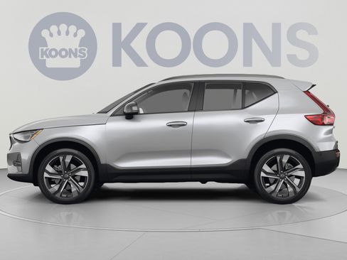 Used 2023 Volvo XC40 B4 Ultimate w/ Climate Package FWD image 2