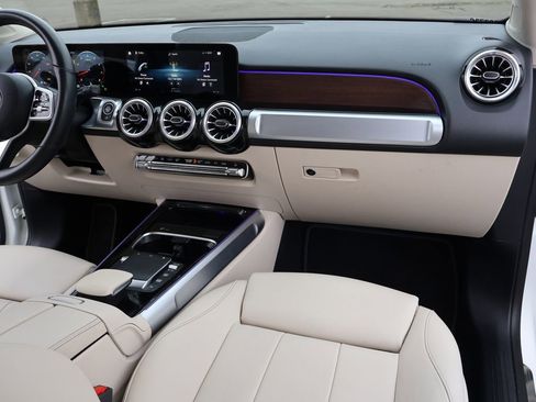 Used 2022 Mercedes-Benz GLB 250 4MATIC image 31