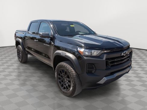 Used 2025 Chevrolet Colorado Trail Boss AWD/4WD image 3