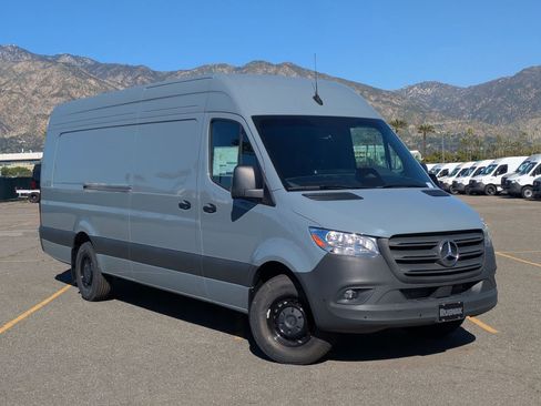 New 2025 Mercedes-Benz Sprinter 2500 image 16