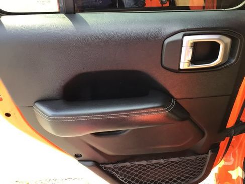 Used 2018 Jeep Wrangler Unlimited Sahara w/ Cold Weather Group AWD/4WD image 41
