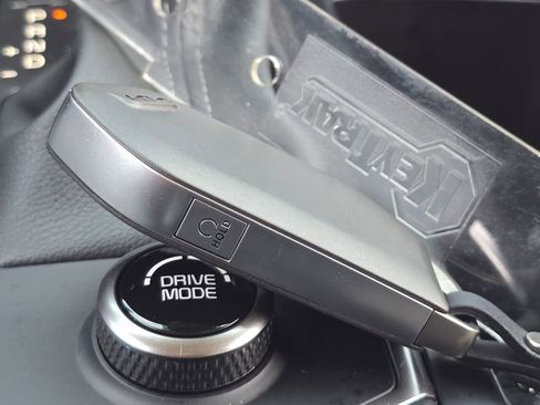 Certified 2025 Kia Sorento LX image 23