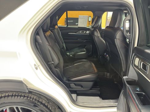 Used 2025 Ford Explorer ST image 21