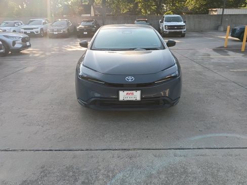 Used 2025 Toyota Prius LE FWD image 5