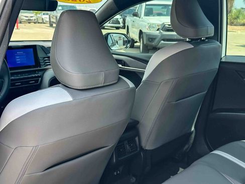 Used 2025 Toyota Camry SE w/ Convenience Package FWD image 17