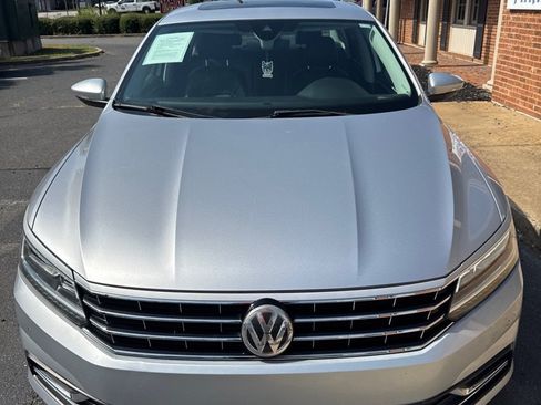 Used 2016 Volkswagen Passat 1.8T SEL Premium FWD image 3