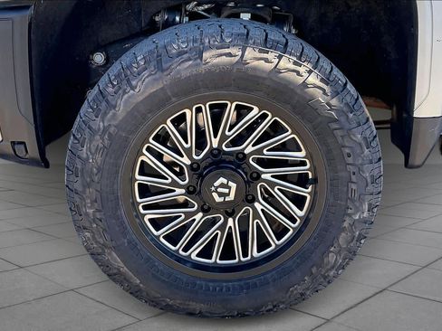 Used 2024 GMC Sierra 2500 AT4 w/ AT4 Premium Plus Package image 10