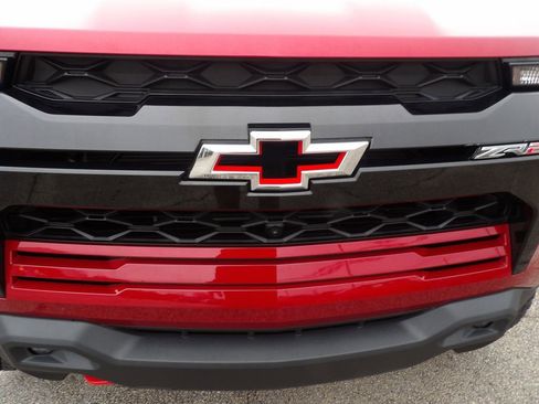 Used 2025 Chevrolet Colorado ZR2 w/ Technology Package image 8